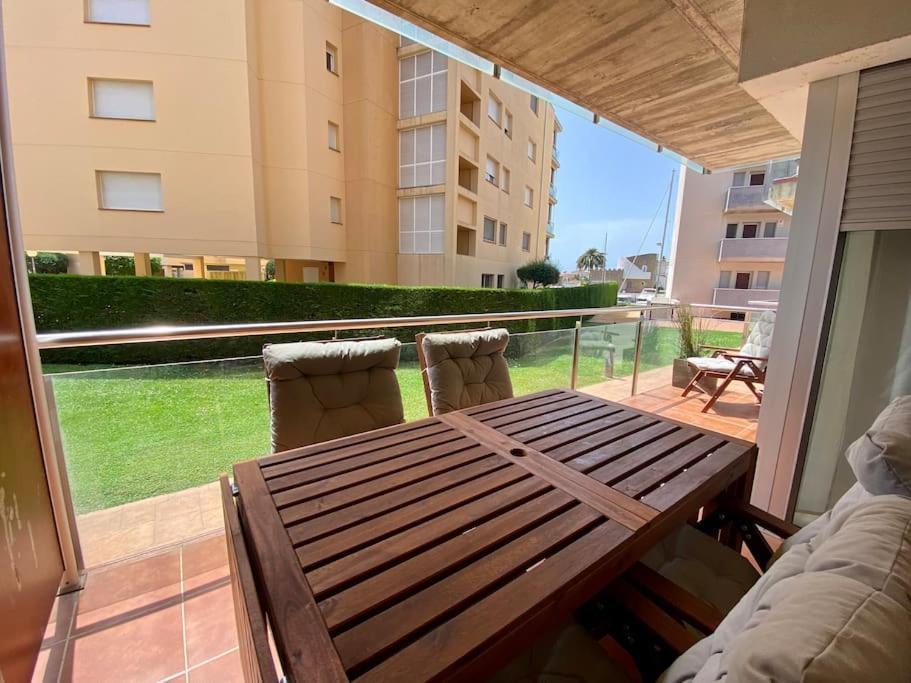 Piso De 2 Habitaciones, 3 Piscinas Y Cerca Del Mar Roses Exterior photo