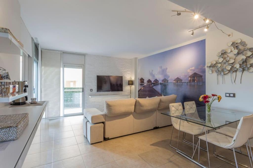 Piso De 2 Habitaciones, 3 Piscinas Y Cerca Del Mar Roses Exterior photo