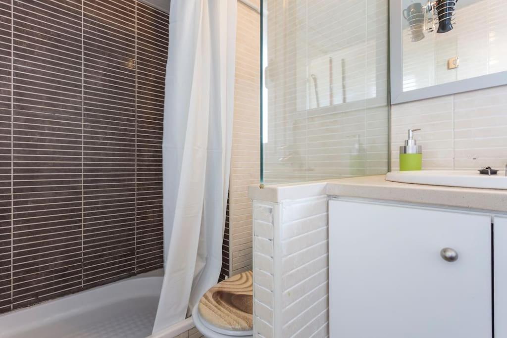 Piso De 2 Habitaciones, 3 Piscinas Y Cerca Del Mar Roses Exterior photo