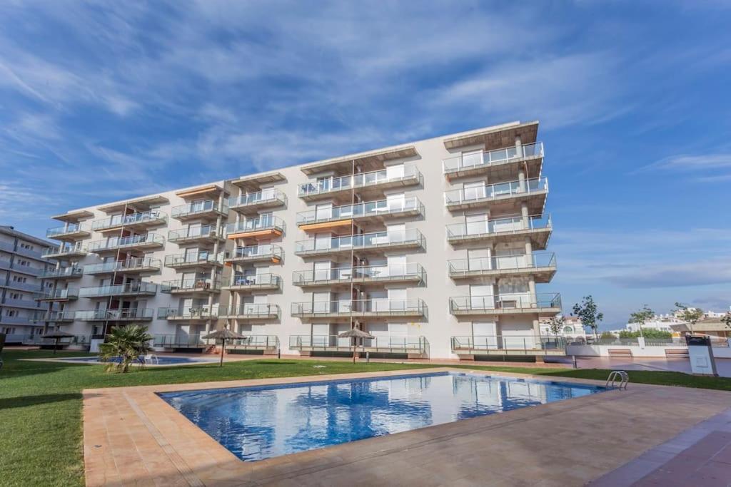 Piso De 2 Habitaciones, 3 Piscinas Y Cerca Del Mar Roses Exterior photo