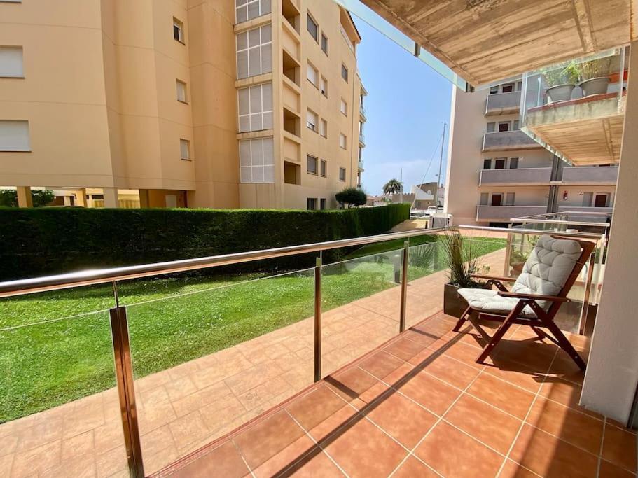Piso De 2 Habitaciones, 3 Piscinas Y Cerca Del Mar Roses Exterior photo